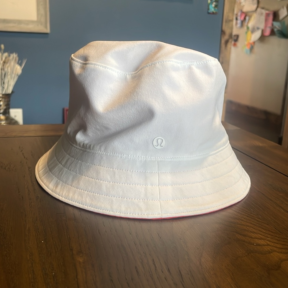 Reversible LuLulemon bucket hat
